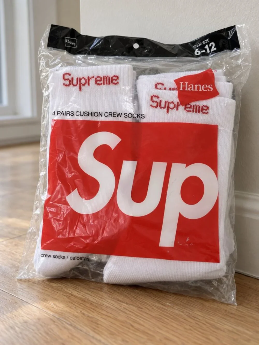Supreme x Hanes White Crew Socks 4-Pack Size 6-12 New Sealed